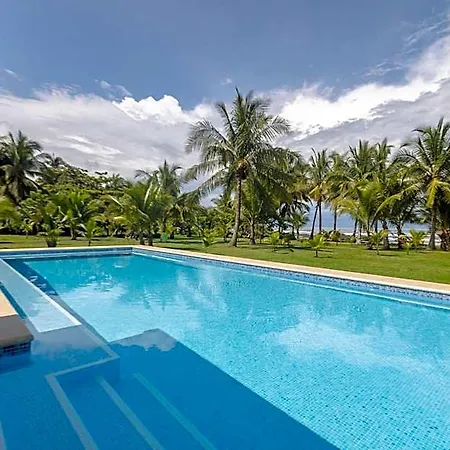Salvatierra Beachfront Hotel