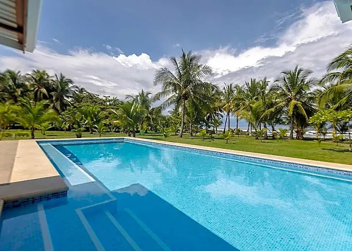 Salvatierra Beachfront Hotel 3*