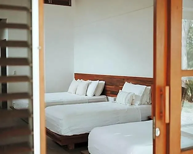 Salvatierra Beachfront 3*