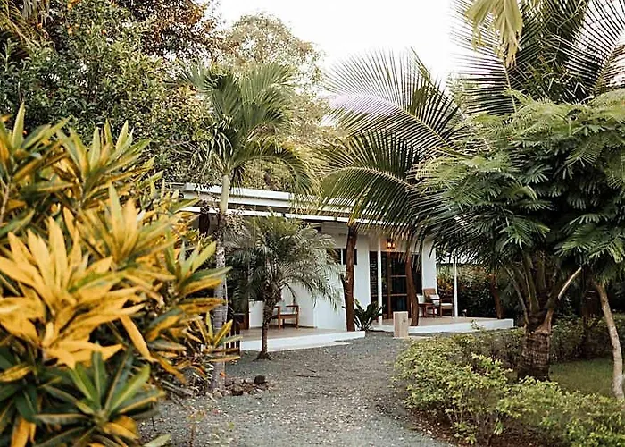 Salvatierra Beachfront Hotel 3*