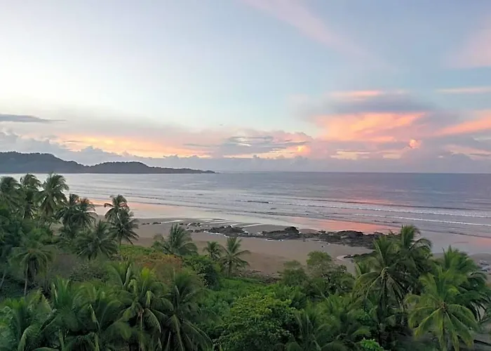 Salvatierra Beachfront Hotel