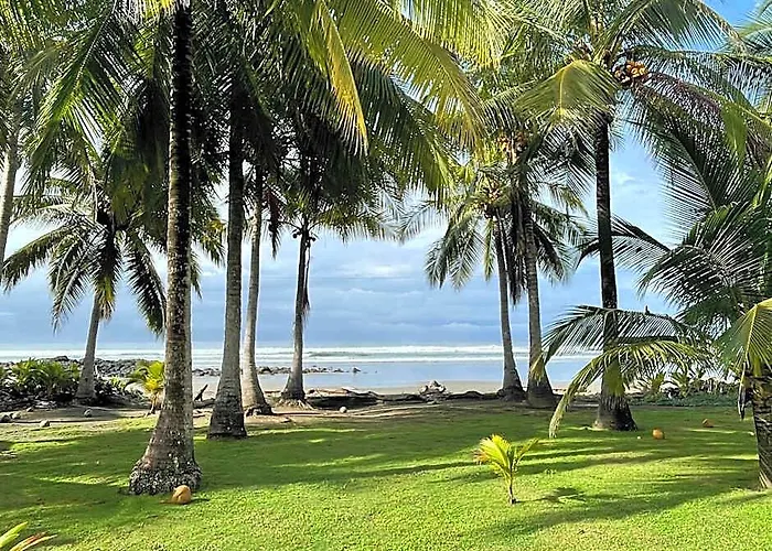 Salvatierra Beachfront 3* Puerto Coyote